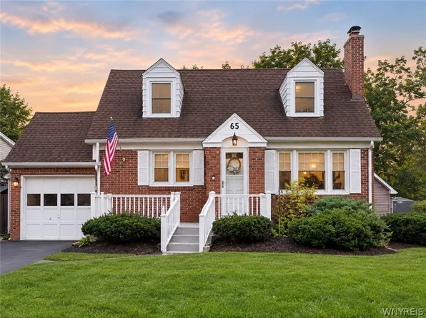 65 Pleasant View Dr, Lancaster, NY 14086