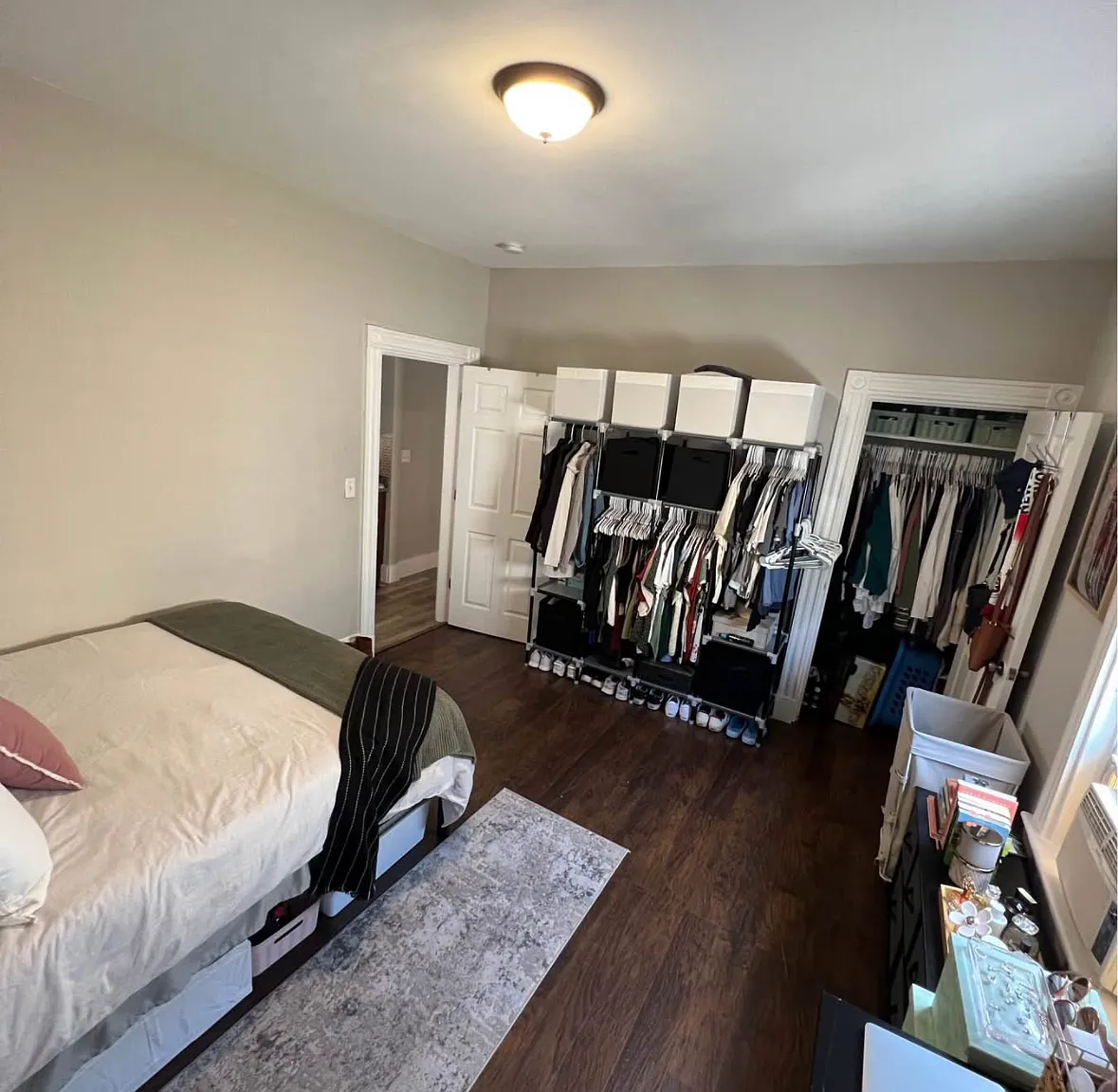3 bed, 3300 sqft, $1,300 — Photo 2