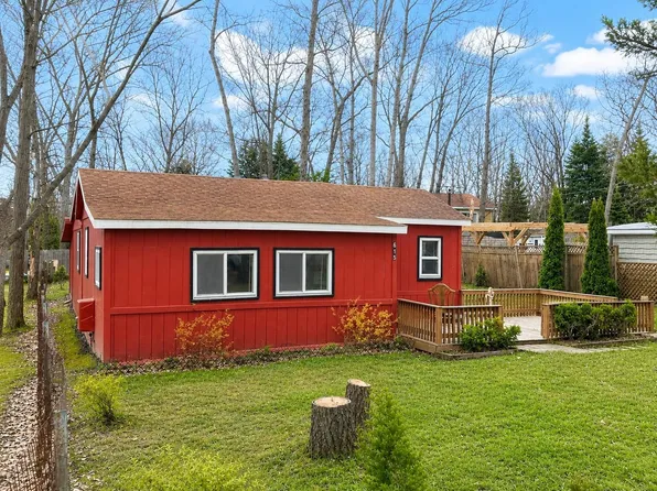 615 Green St, Harrison, MI 48625