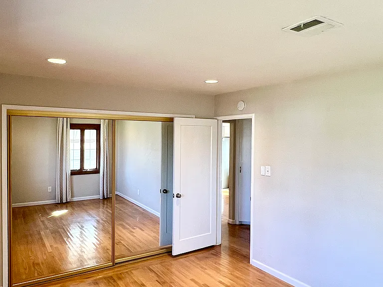 2436 Parkwood Dr — Photo 12