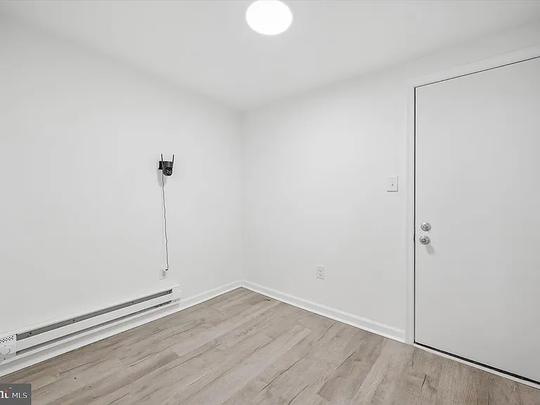 248 N Alden St — Photo 8