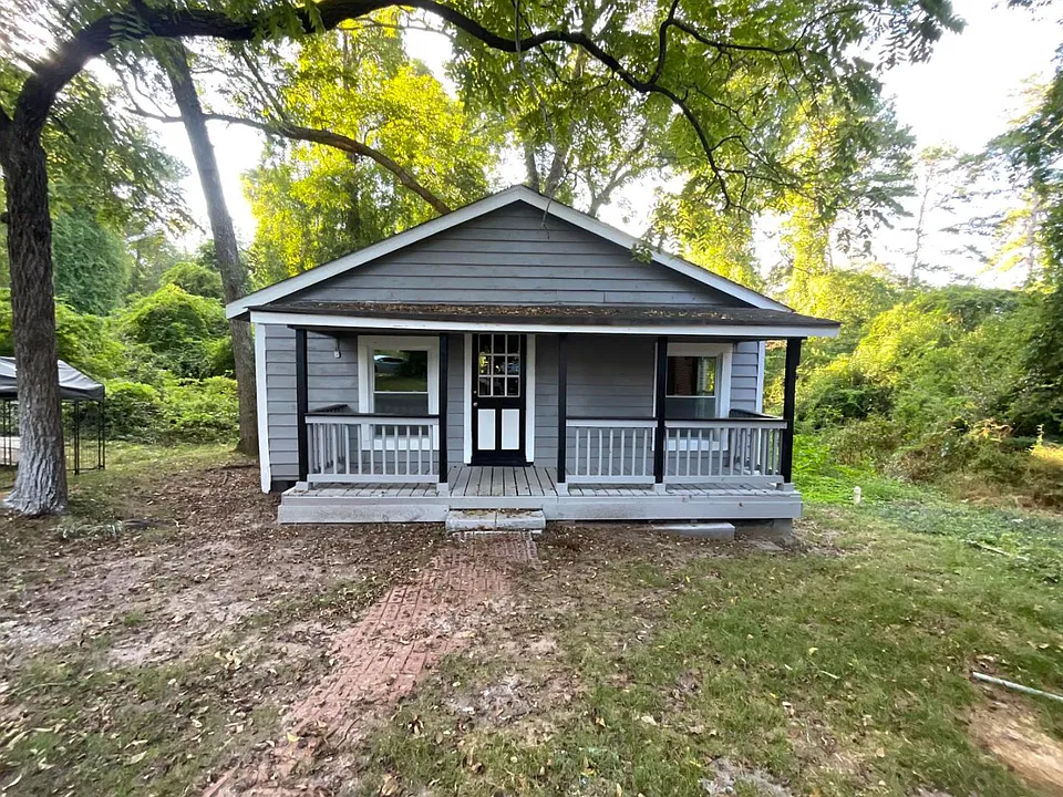 1484 E Tugalo St