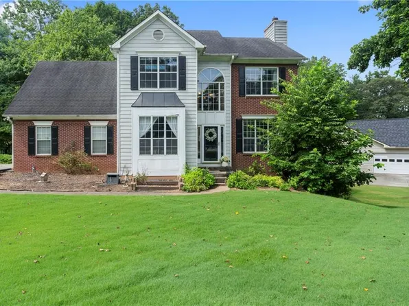 5660 Bridle Glen Dr, Sugar Hill, GA 30518
