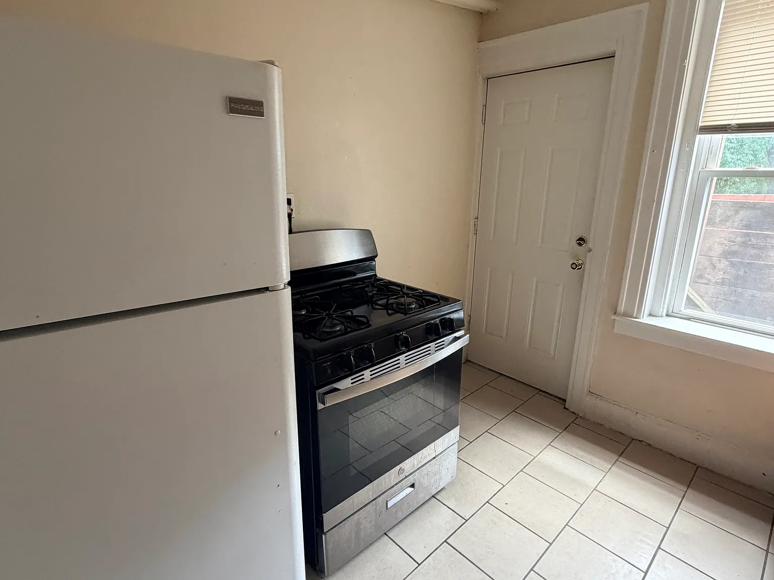 1 bed, $1,325 — Photo 2