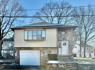 139 Suffolk Ave, Pawtucket, RI 02861