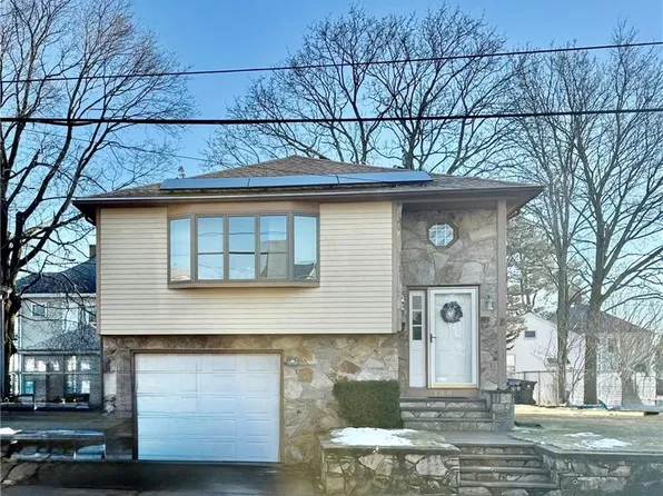 139 Suffolk Ave, Pawtucket, RI 02861