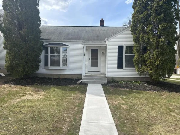W63N399 Hillcrest Ave, Cedarburg, WI 53012