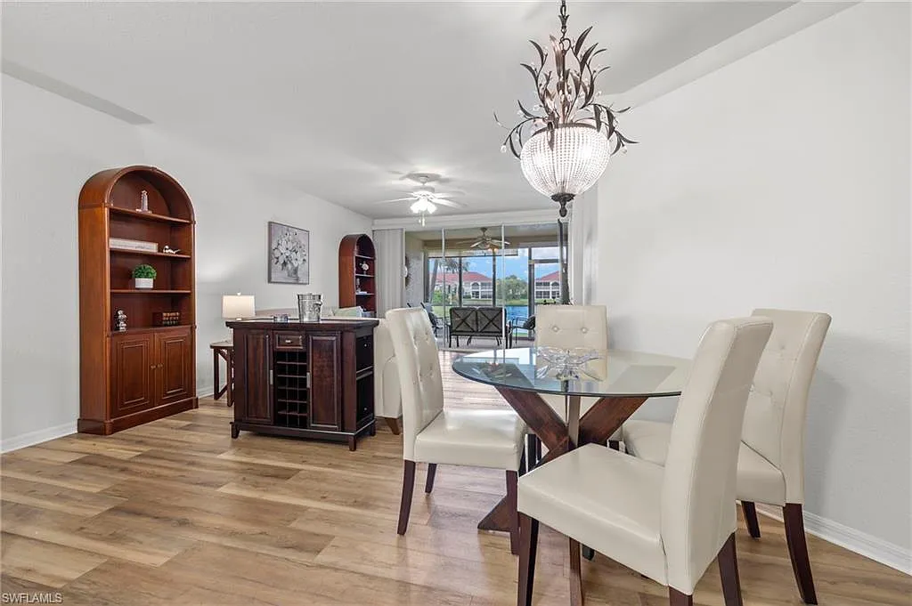 2 bed, 2.0 bath, 1279 sqft, $5,750 — Photo 4