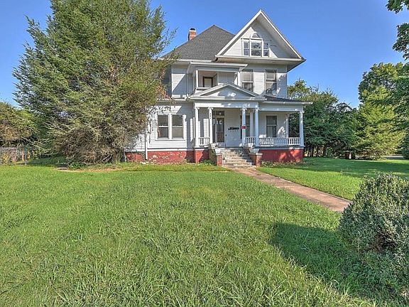 2nd image of 401 Watauga Ave E