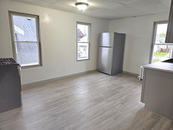 4th image of 3912 Sheridan Rd #2