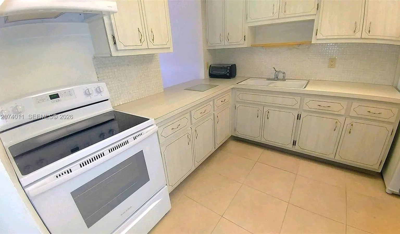 Buckley Towers Condo - Ea — Photo 2