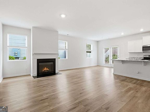 4th image of 5260 Barberry Ave
