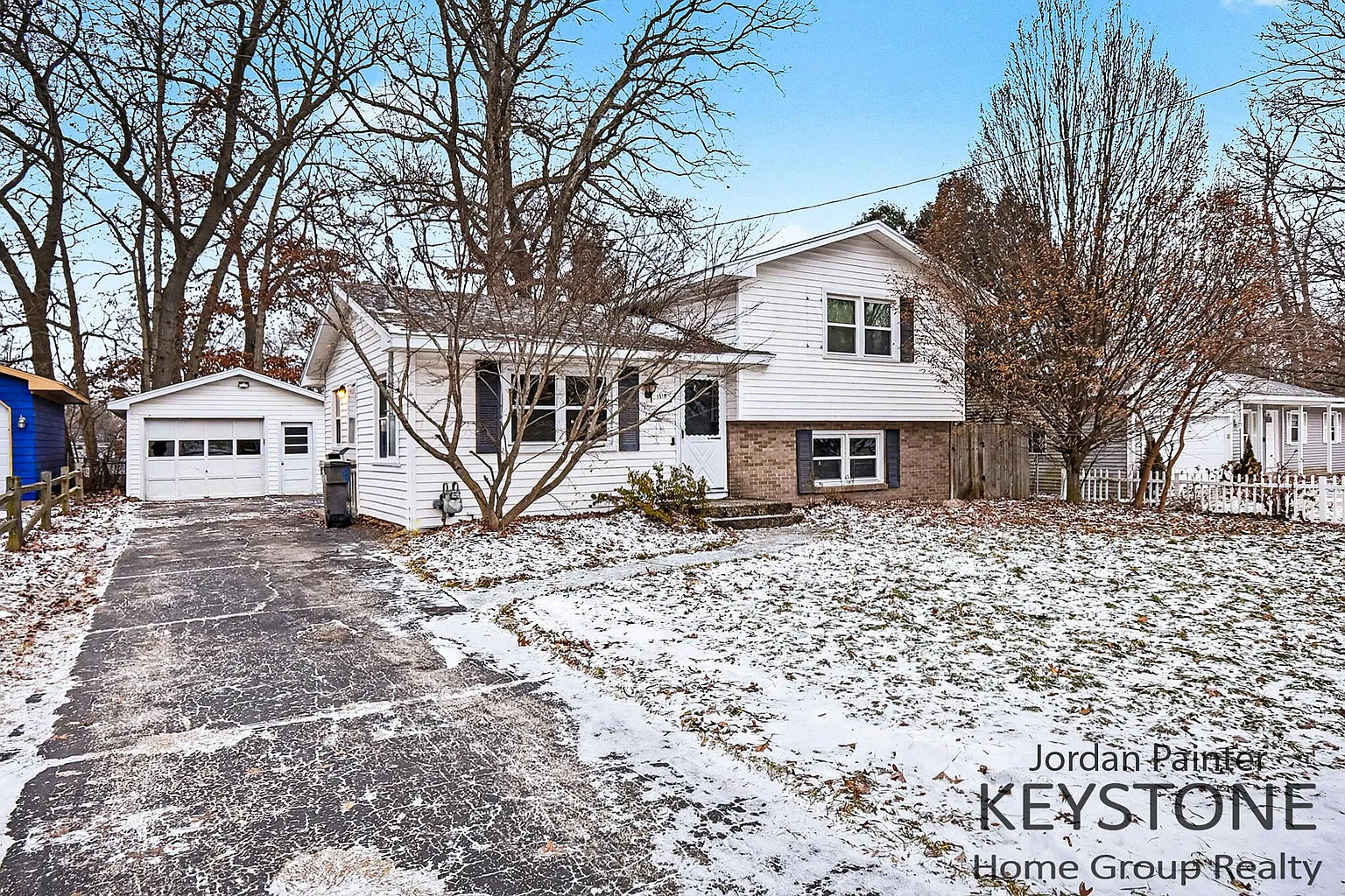 1510 Southlawn Dr SW photo 1