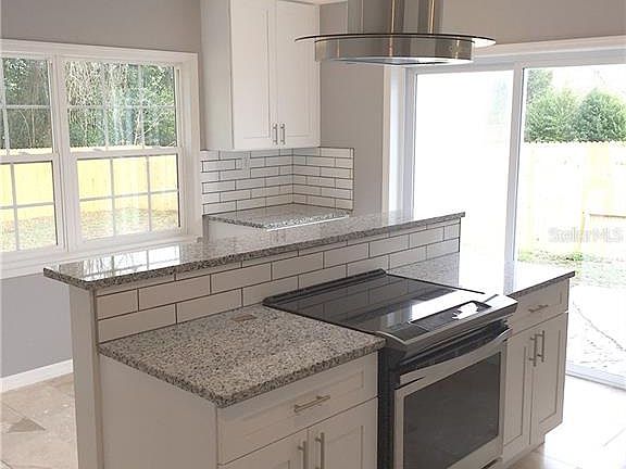 4th image of 2130 Colonial Ave