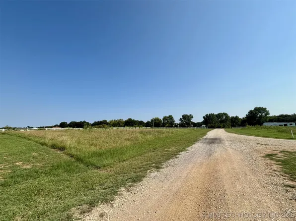 1794 Weeping Ln, Kingston, OK 73439