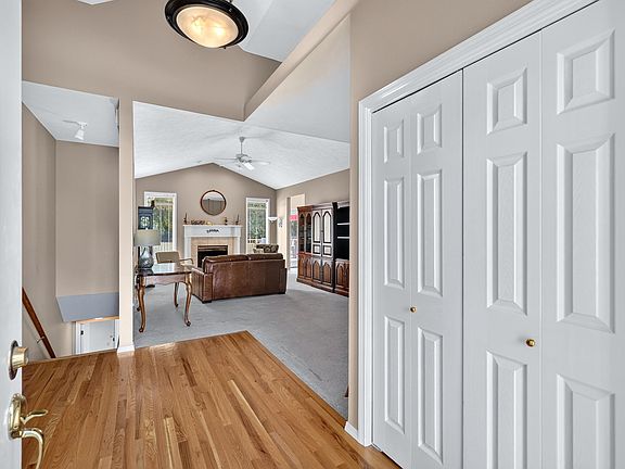 3rd image of 5601 S Helena Ln