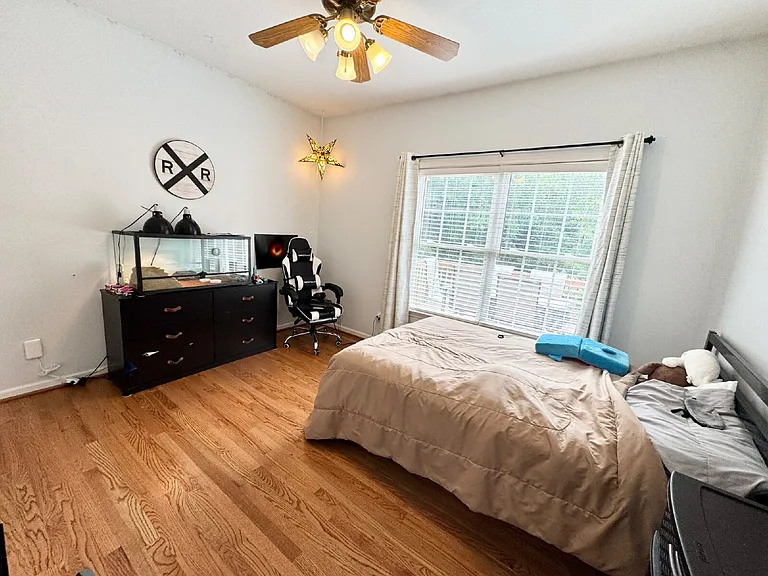 214 Providence Ct — Photo 17