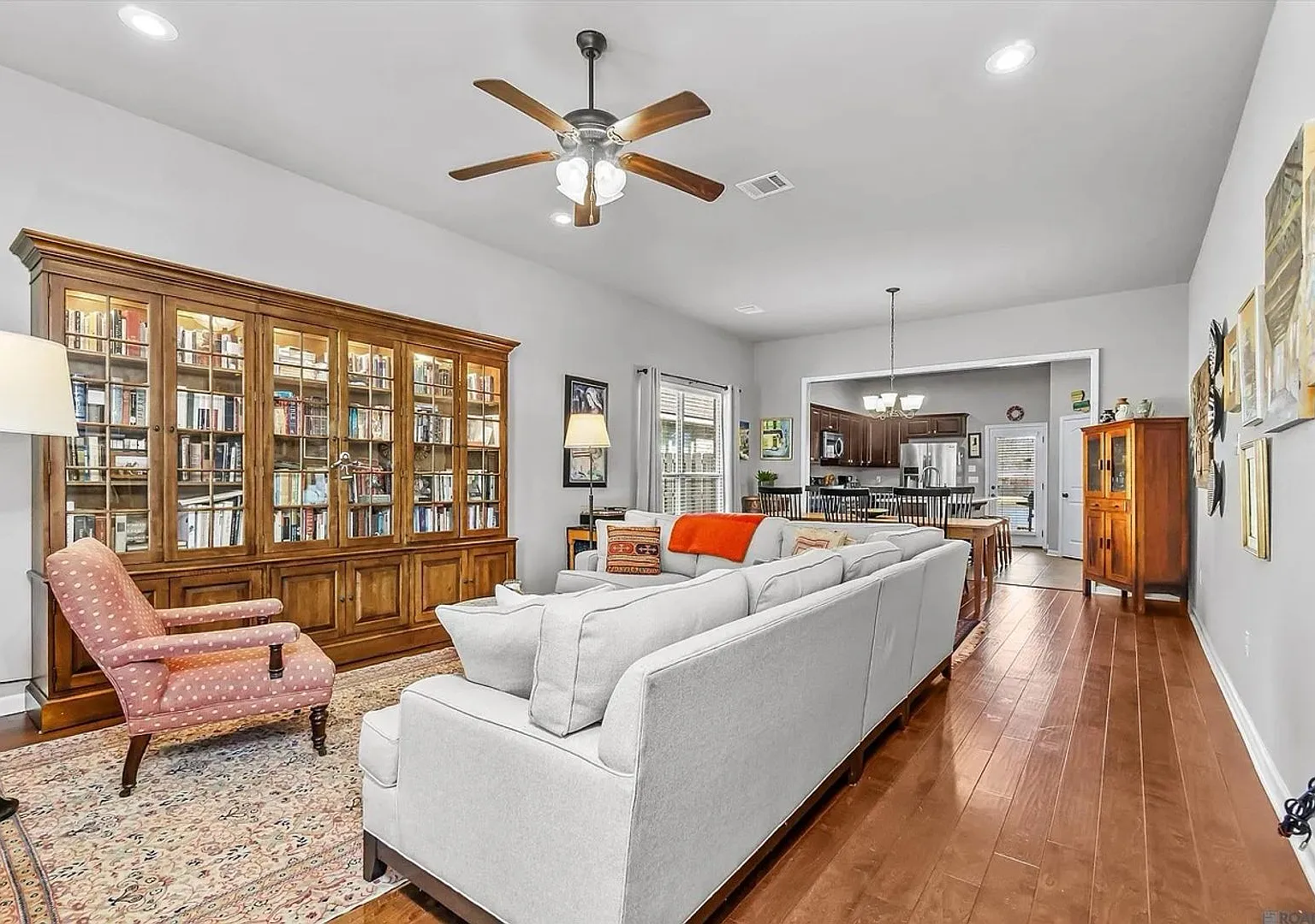 2 Story House Located in Magnolia Lake Subdivision — Photo 2