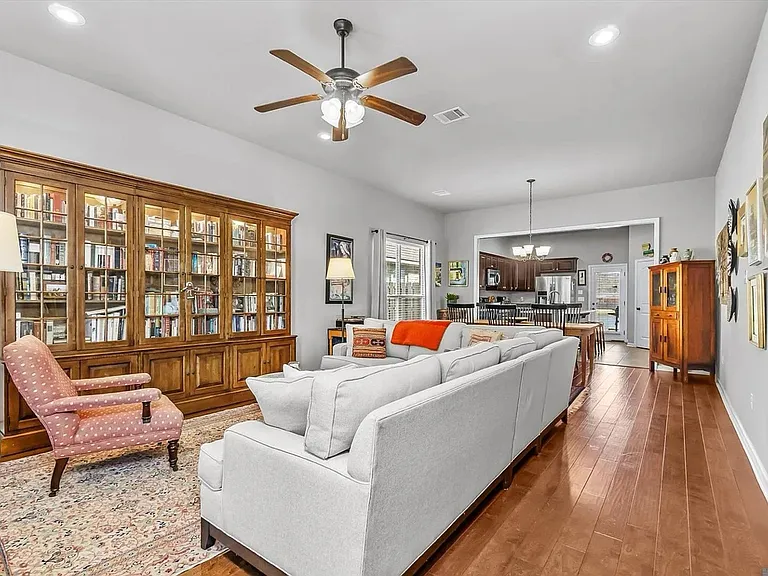 8624 Arabella Ave — Photo 2
