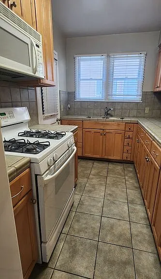 1338 S Dunsmuir Ave — Photo 18