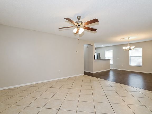 4th image of 221 Owenshire Cir