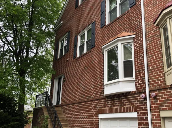 4105 Cherry Hill Rd, Arlington, VA 22207