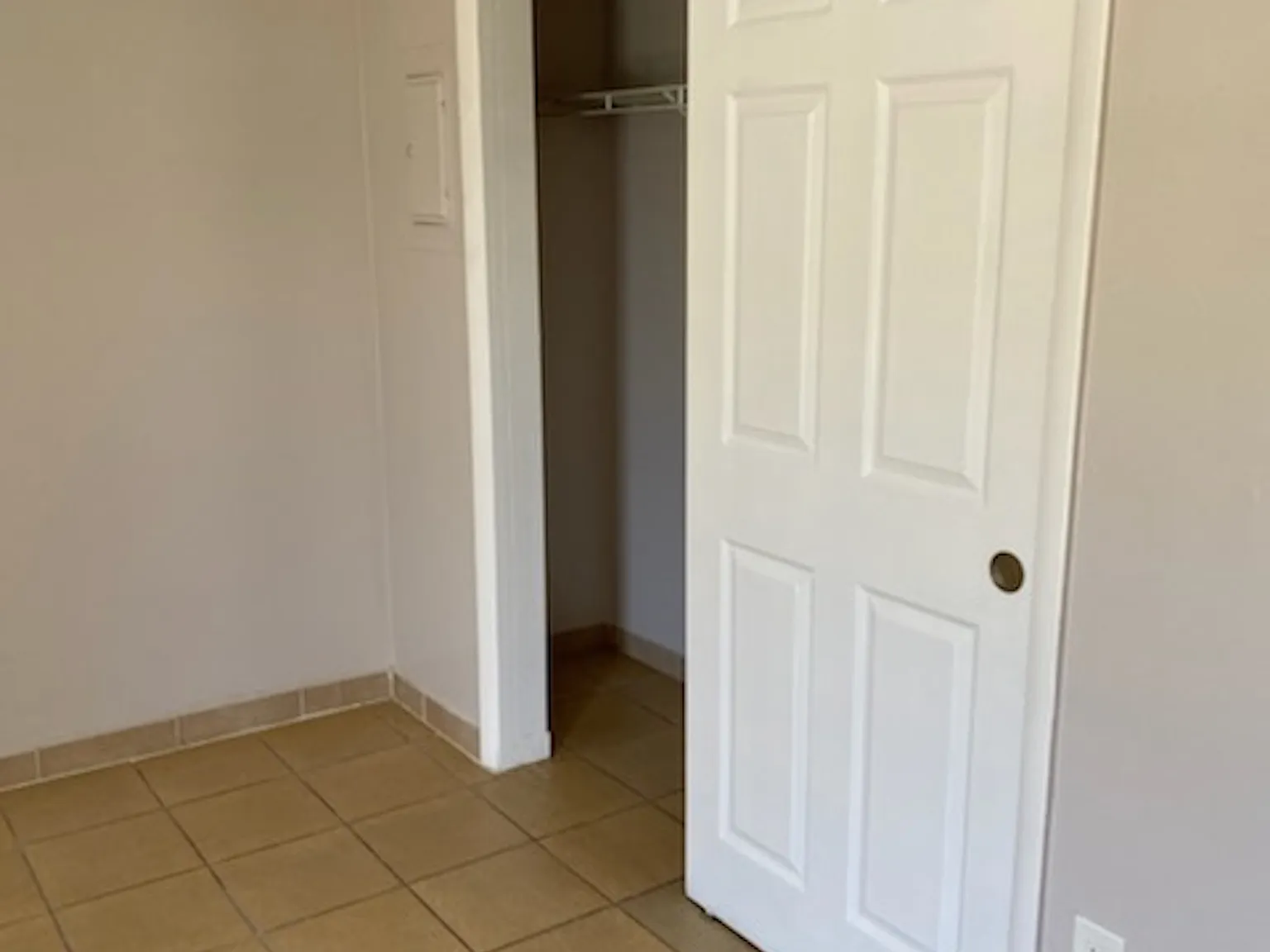1 bed, 400 sqft, $1,300 — Photo 2