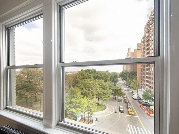 4th image of 330 W 72nd St APT 6A