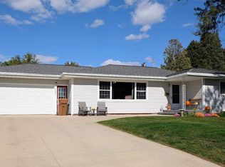 107 Circle Dr, Audubon, IA 50025