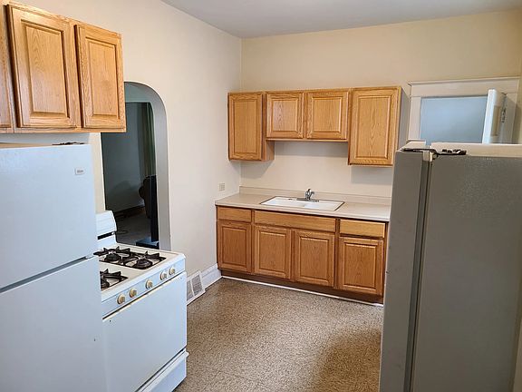 3rd image of 506 N 11th Ave E