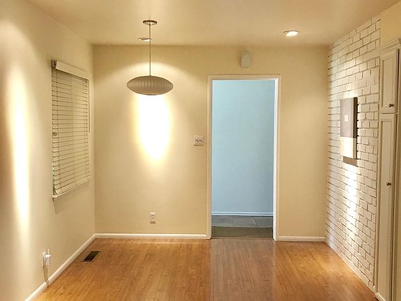 3rd image of 1501 Crespi Dr