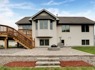 8401 Urbandale Ln N, Maple Grove, MN 55311