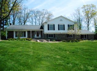 28126 Harwich Dr, Farmington Hills, MI