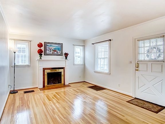 3rd image of 3328 Ameliamont Ave