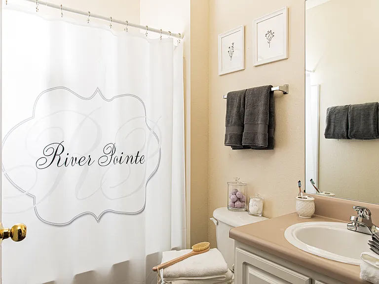 River Pointe Apartments — Photo 21
