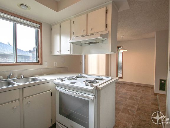 5th image of 3017 NE Whitman Ave