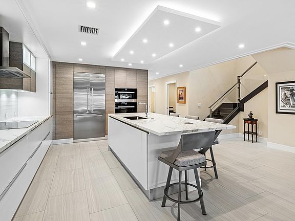 5th image of 1014 Bel Air Drive #B3