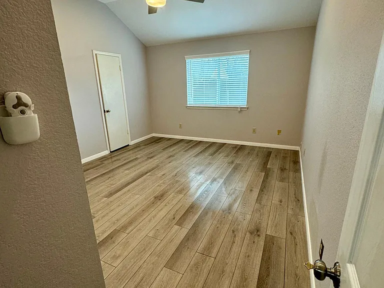 1321 Homestead St — Photo 7