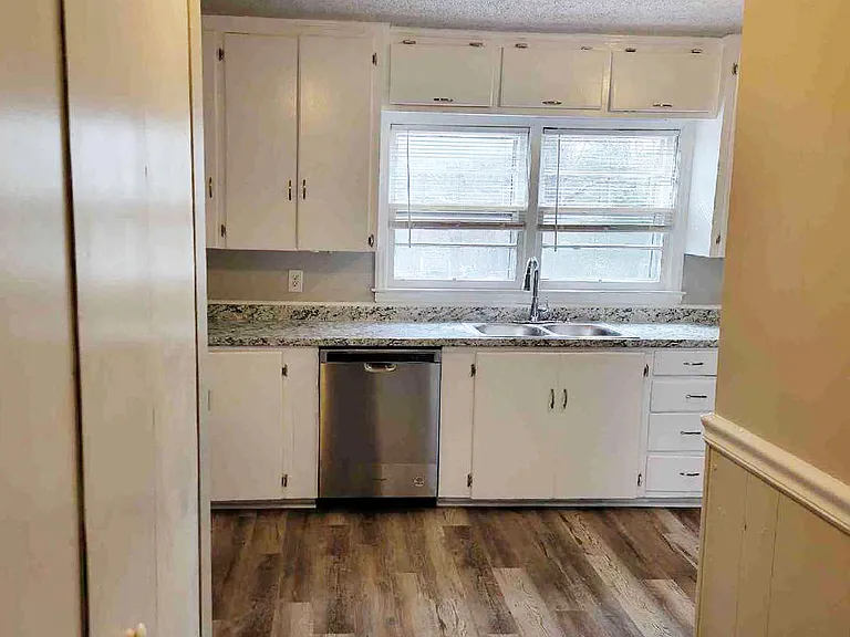 5405 Hilltop Cir — Photo 4
