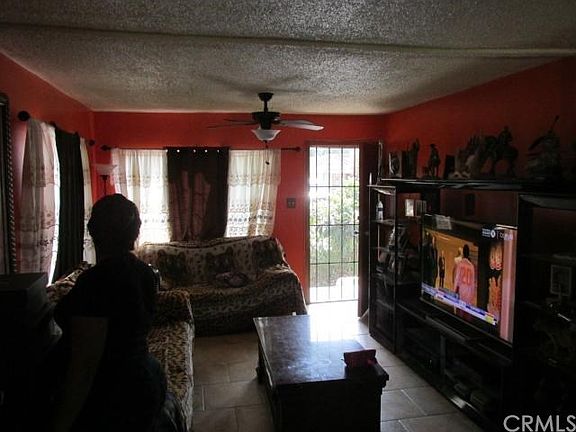 4th image of 925 E 90th St