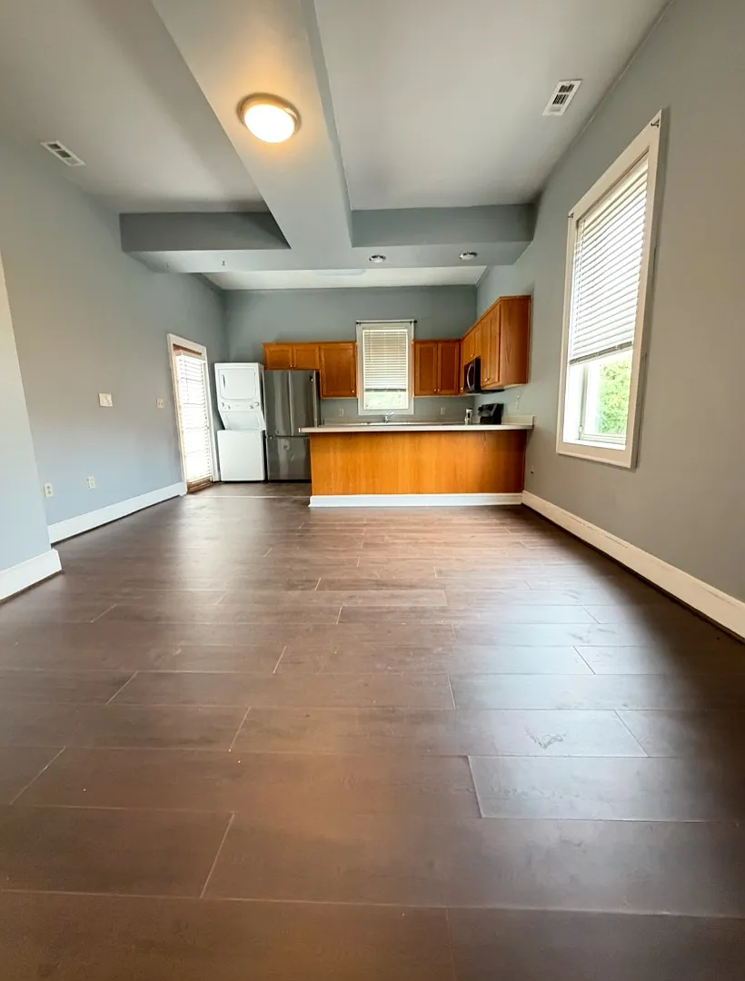 446 Green St - 446 Green St - Unit A — Photo 2