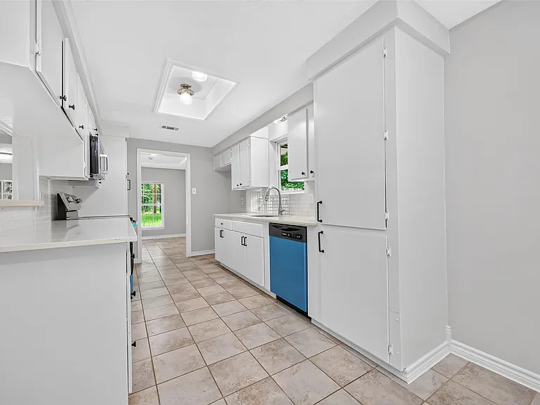 18747 Woodridge Dr — Photo 13