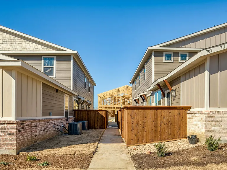 711 Harvest Moon Dr — Photo 19