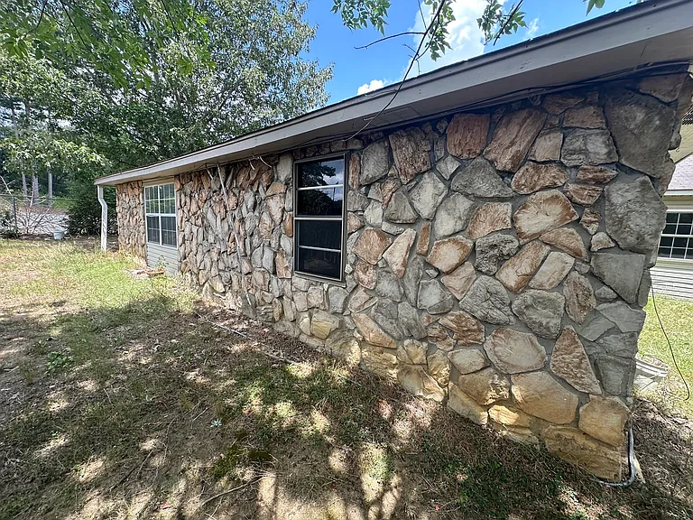 111 Shackelford Dr #1 — Photo 3