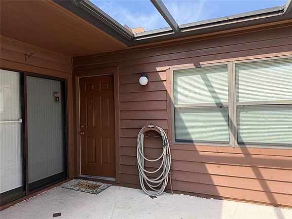 3rd image of 2904 OAK LANE