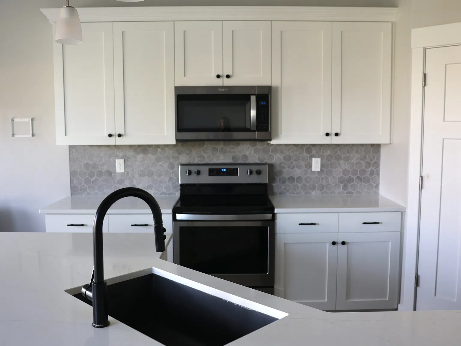 5 bed, 3100 sqft, $2,970 — Photo 3