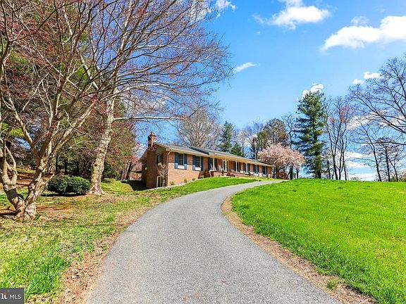 5th image of 2847 Moores Rd
