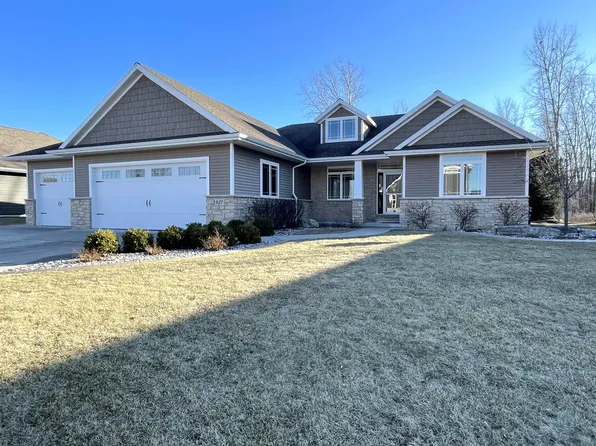 937 Magellan Ct, Hobart, WI 54155