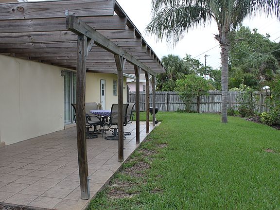 3rd image of 215 Micanopy Ct