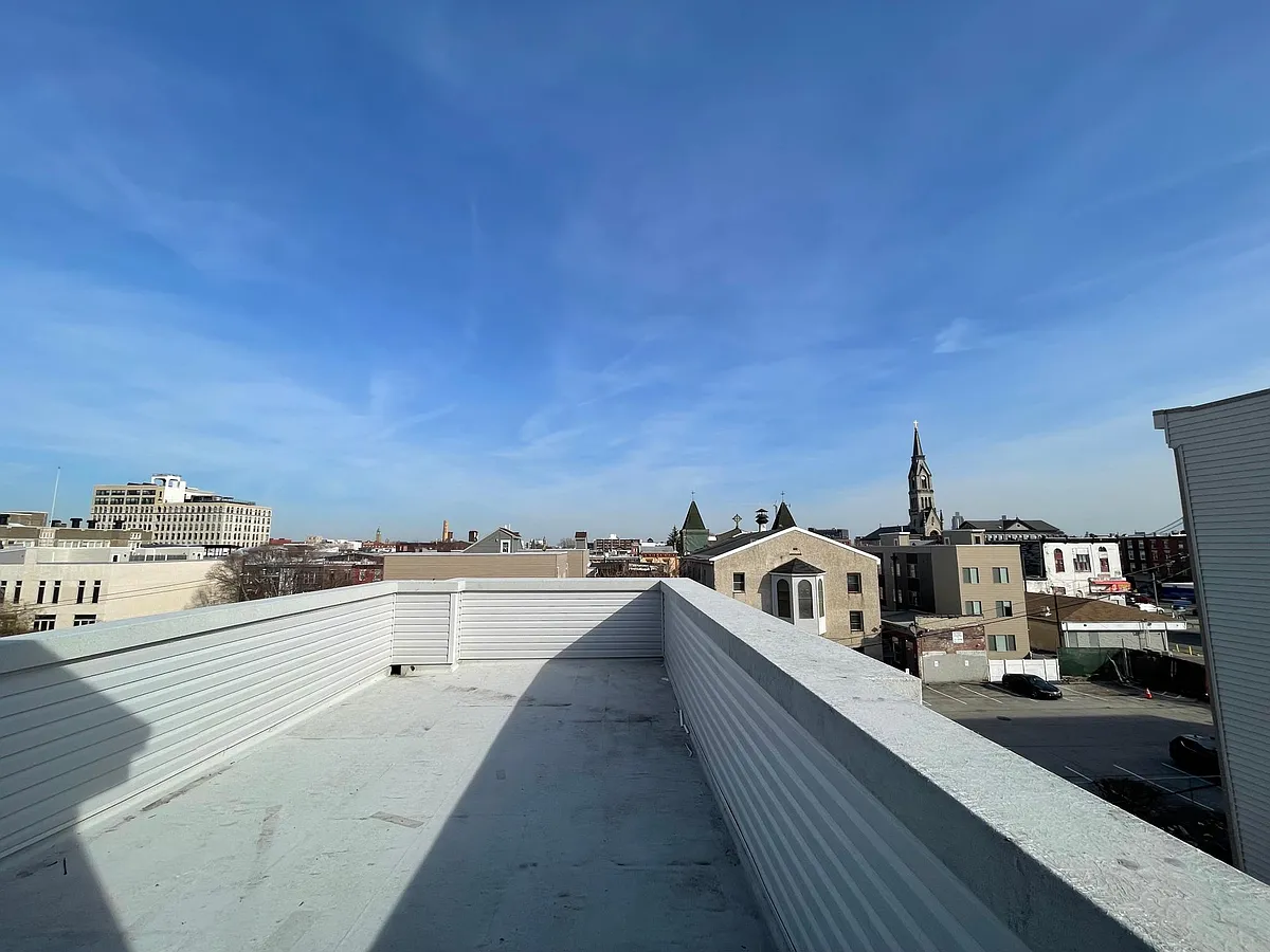 Building Photo - 1228 N Marshall St #2A